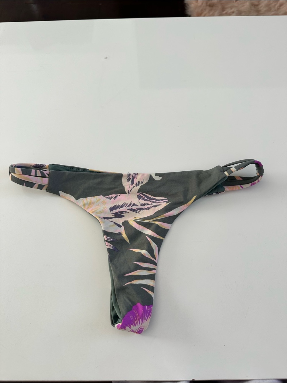Roxy floral thong bikini bottoms sz medium M